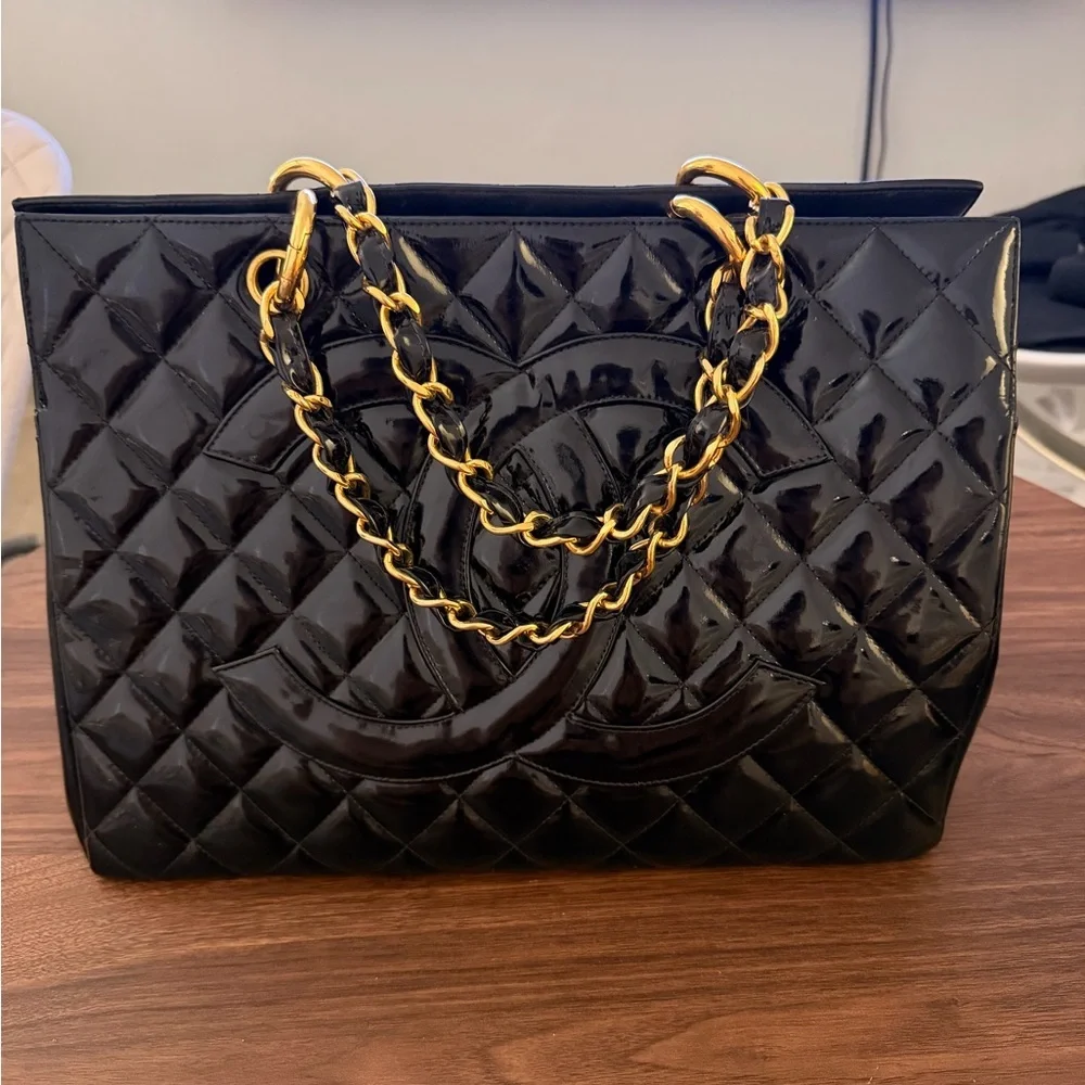 Rare Vintage Chanel Black Quilted Women's Bag! Great condition!